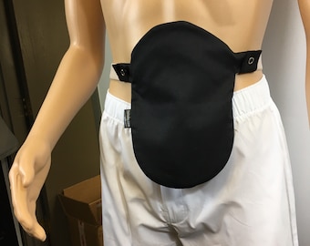 Czarny pokrowiec na worek stomijny kolostomijny - zatrzaskowy - do stosowania z workami marki ConvaTec i Hollister