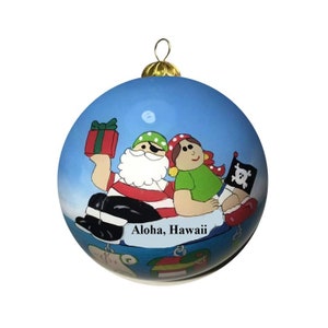 Handgemalte Pirat Weihnachtsmann auf einem Boot Schatzkiste Karte Blumenkranz Frohe Weihnachten Mele Kalikimaka Design Weihnachtsbaum Ornament