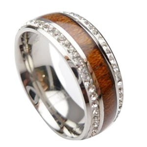 Hawaiianisches Koa Holz & Cubic Zirconia Kristall Inlay Flat Top Edelstahl Comfort Fit Ring Hawaiian Style Breite: 8 mm, Größen US 5-14