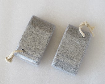 Puimsteen met touwtje, gladde voetjes!