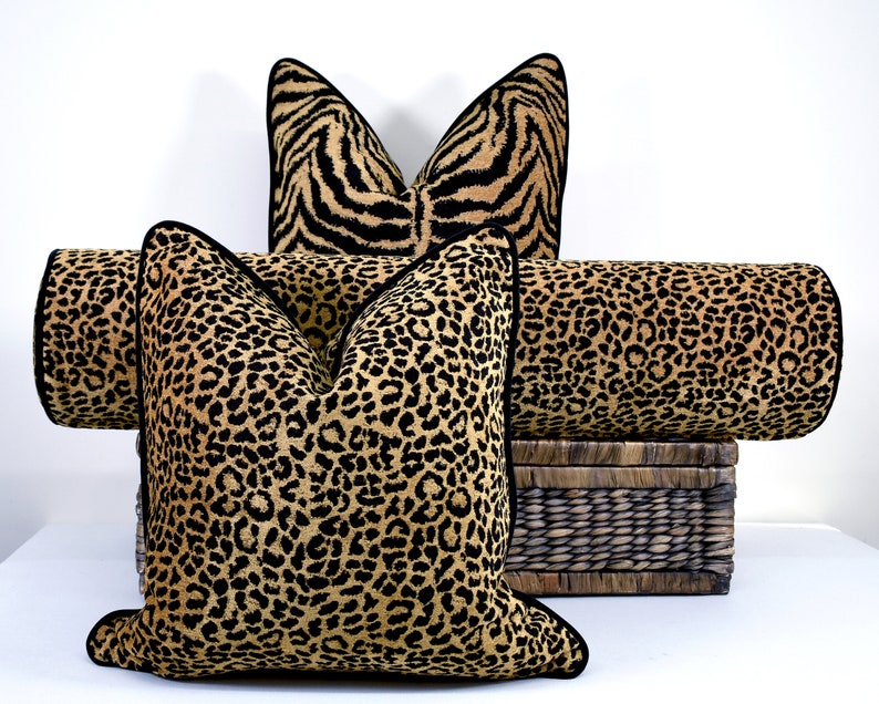 Housses de coussin léopard noir et or Chenille imprimé animal léopard oreiller noir velours chinoiserie chic décor à la maison image 5