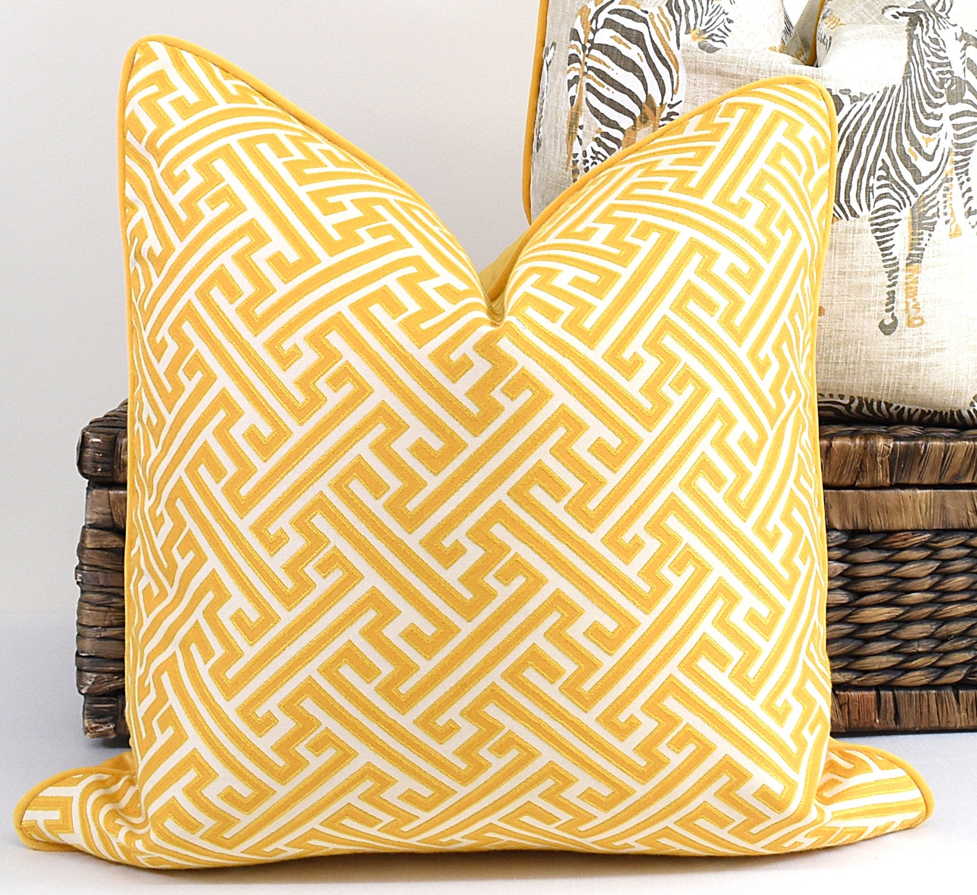 Artisan Pillows Outdoor 18-inch Greek Key Blue or Orange Throw Pillow (Set  of 2) - Bed Bath & Beyond - 13682646