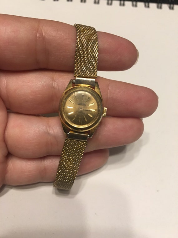 Grand Prix 17 Jewels Ladies Vintage Wind up Watch Runs! - Etsy