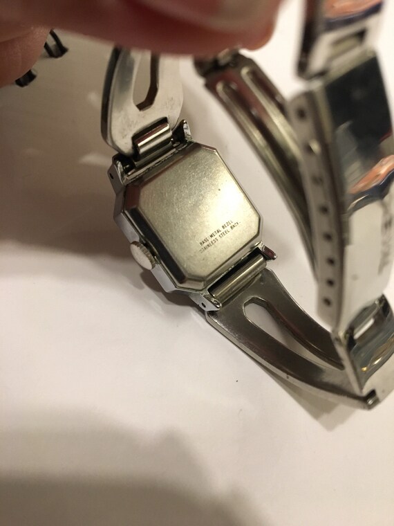 Vintage Ladies Timex Wind Up Mechanical Watch Uni… - image 4