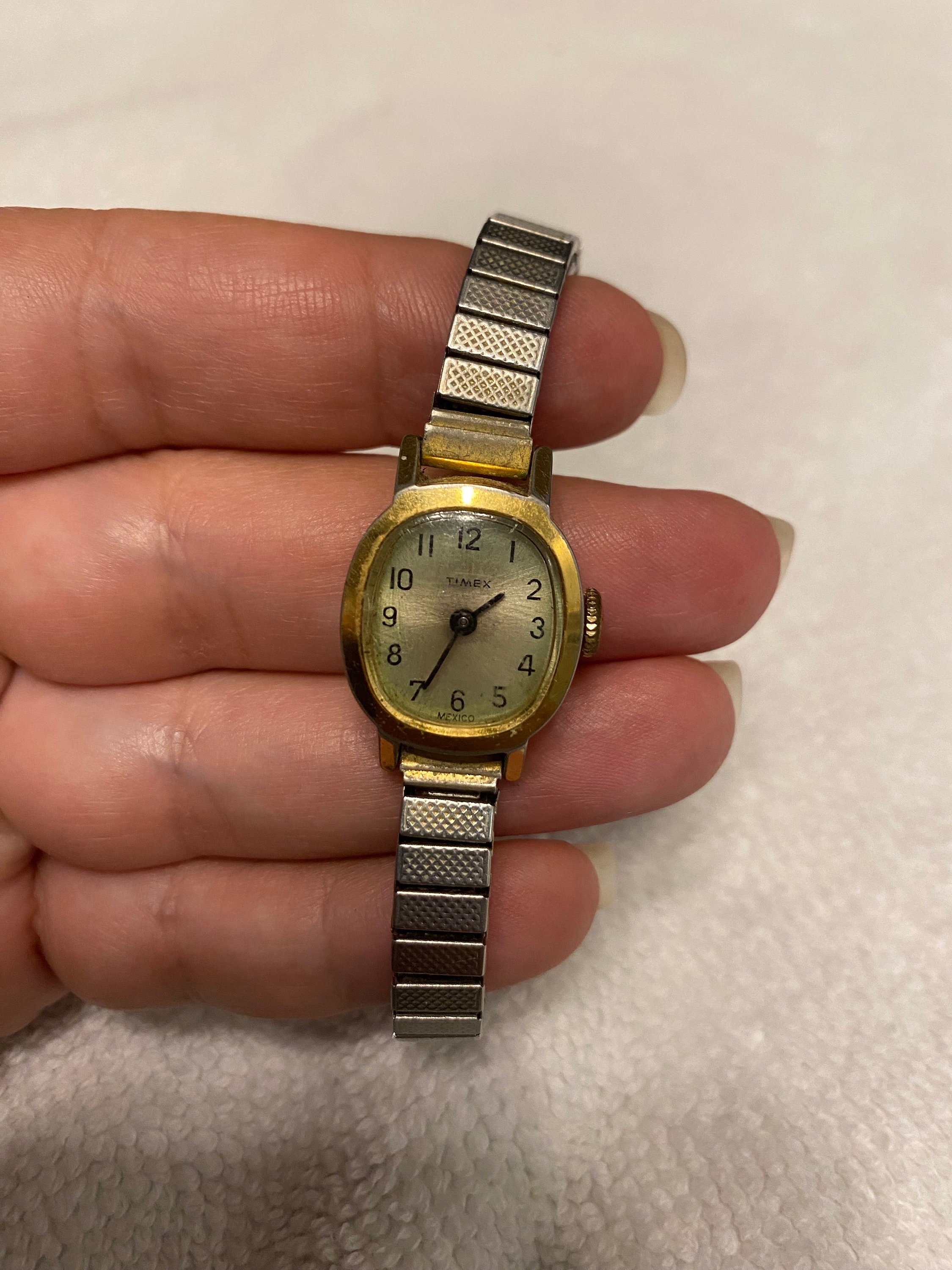 ANTIQUE & VINTAGE パドロック／まとめ売り／USA Vintage Timex Ladies Wind up Watch Gold and Silver Toned