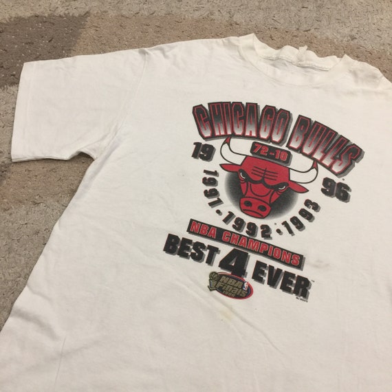 Vintage 1990's Chicago Bulls NBA Champions 1996 T-