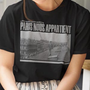 Paris nous appartient shirt, aesthetic tee, unisex shirt, movie fan gift, gift for her, gift for him, film cult gift, Nouvelle vague gift