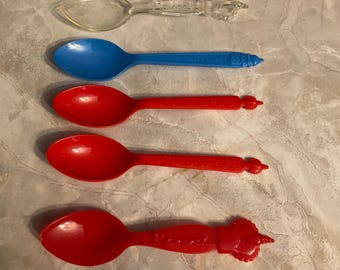 6 Vintage Plastic Ice Cream Spoons…Carvel, Dairy Queen, Tastee-Freeze…Red, Blue, Clear, and Green