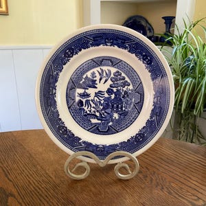 One Vintage Buffalo China Blue Willow Restaurant Ware 9” Plate