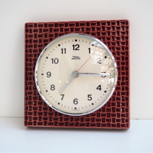 Diehl Electronic ceramic kitchen wall clock with pink / red glaze - German vintage design from the 1970s