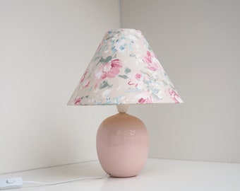 Pink ceramic table lamp with Caprani floral shade - Danish lighting design from the 1990s