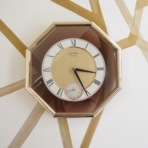 Horloge murale en or avec fond clair par quartz Rhythm - design vintage japonais des années 1980