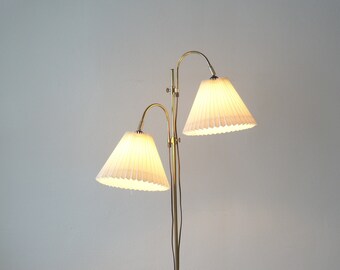 Beautiful brass floor lamp with 2 shades from company Darø - Danish vintage design, 1980s