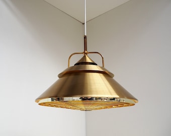 Stunning brass pendant with gold colored plastic grid - Scandinavian vintage design from the 1960s