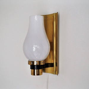 Lovely vintage brass wall light - Scandinavian design from the 1960s