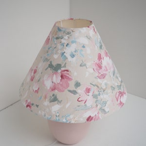 Pink ceramic table lamp with Caprani floral shade Danish lighting design from the 1990s image 5