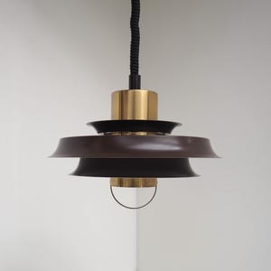 Mooie bruine hanger met messing details - Deens vintage design van Vitrika gemaakt in de jaren 60