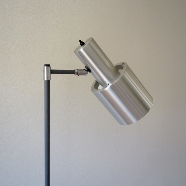 Lampadaire de studio en aluminium et acier laqué - design vintage attrayant de Jo Hammerborg pour Fog Morup, années 1960