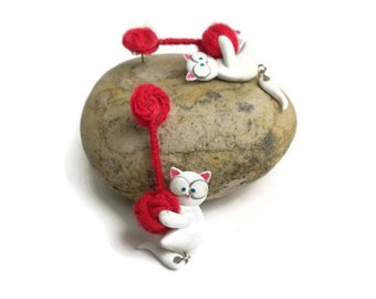 White cat earrings with red yarn- 3D Printed Earrings - Cat inspired jewelry - 3D printed jewelry - Cat playing with yarn - Cat with Yarn