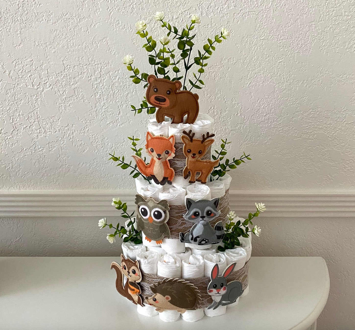 Bosdieren luiertaart, 3 lagen bos thema luiertaart, bos tafeldecor,  babyshower taart kraamcadeau, genderneutraal cadeau, image size:1450x1348