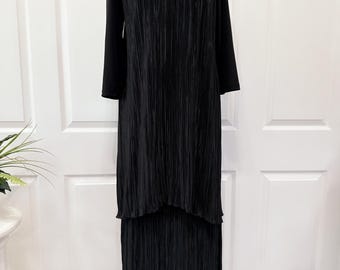 Black pleated top