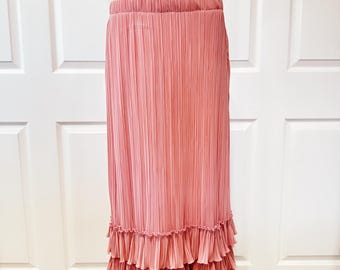 Matching skirt for the pleated skirt with ruffles