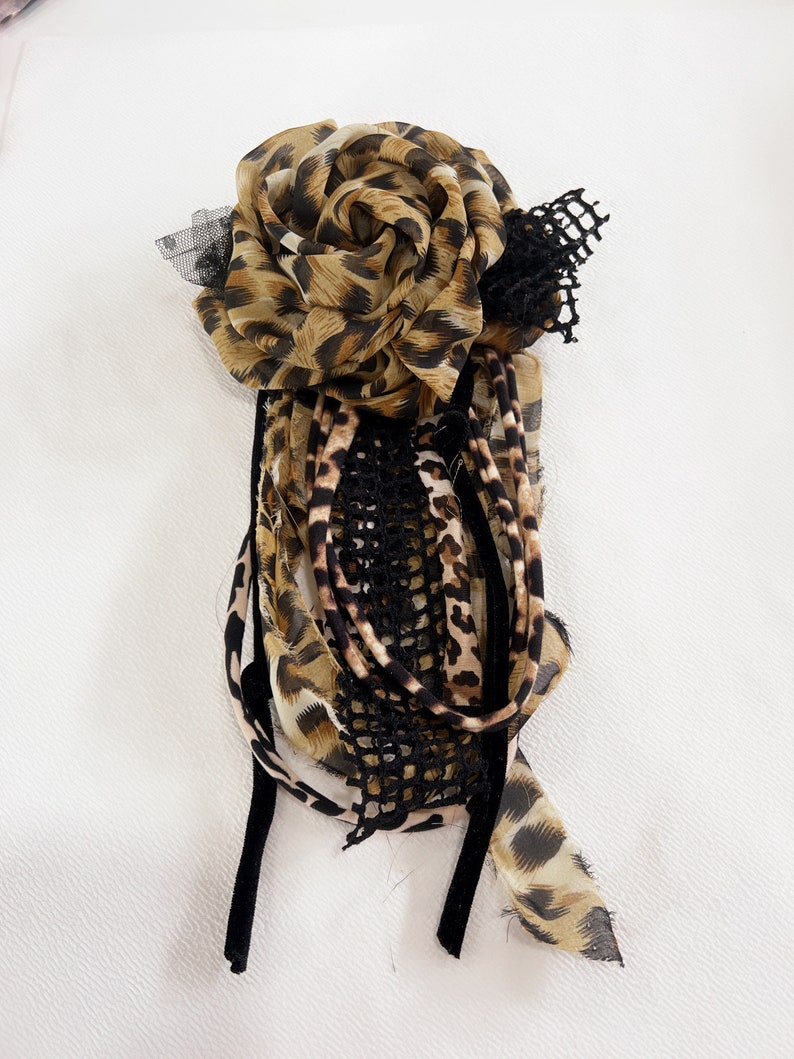 Leopard Flower brooch image 3