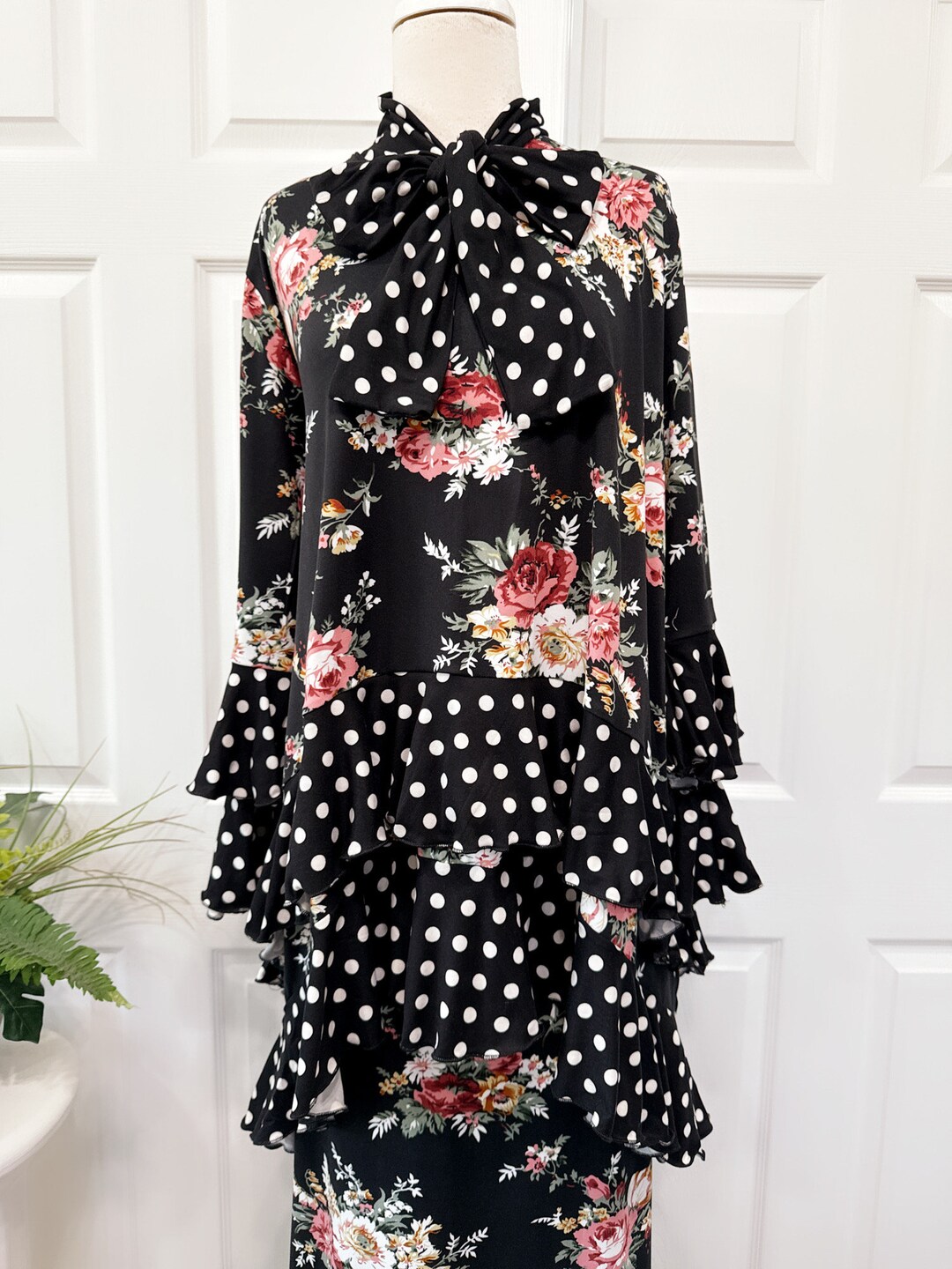 Tunique Noire Motifs Floraux Et Jungle - Taille 54, Polyester, Manches Cloche, Neuve Sans étiquette