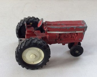 53 WHITE TRACTORS RED GREEN  N SCALE  mini metals 