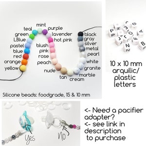 Peut inclure: Une collection de perles en silicone alimentaire de diverses couleurs &eacute;tiquet&eacute;es avec des noms comme teal, mint, purple et black. Inclut des perles lettres en acrylique de 10 x 10 mm, des sucettes avec et sans adaptateurs et du texte.