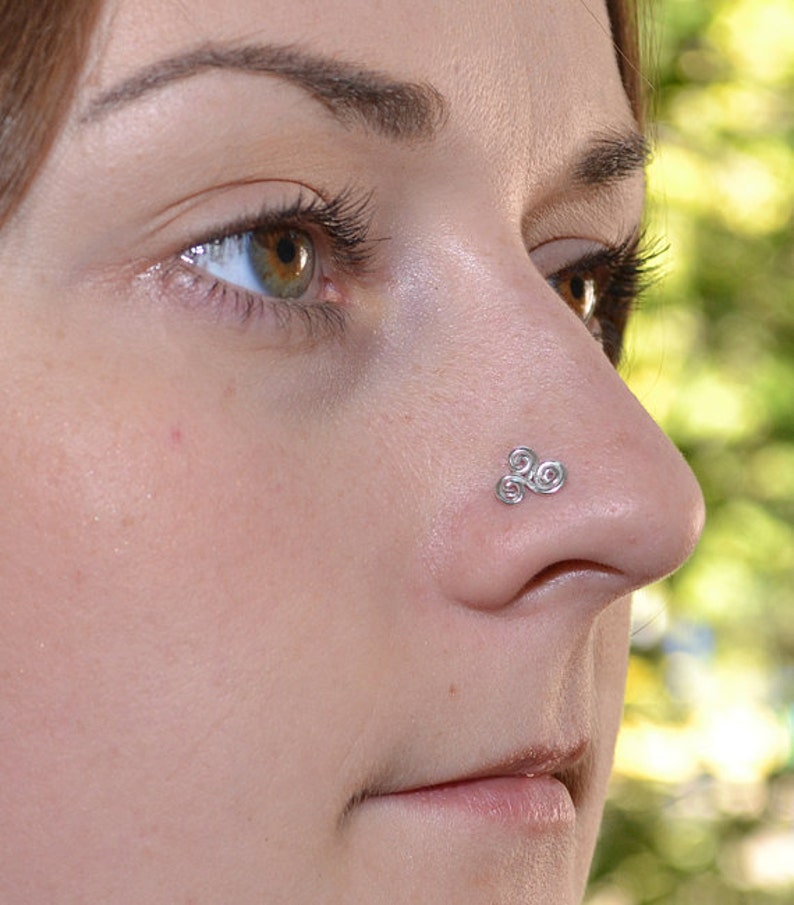 Nose stud 18g Nose jewelry Gold nose stud Nose Ring Nose stud Nose piercing Tiny stud nose ring Nostril ring