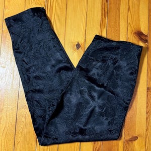 VTG 90’s Black Rose Capri Pants / size 8 / by Allison Taylor