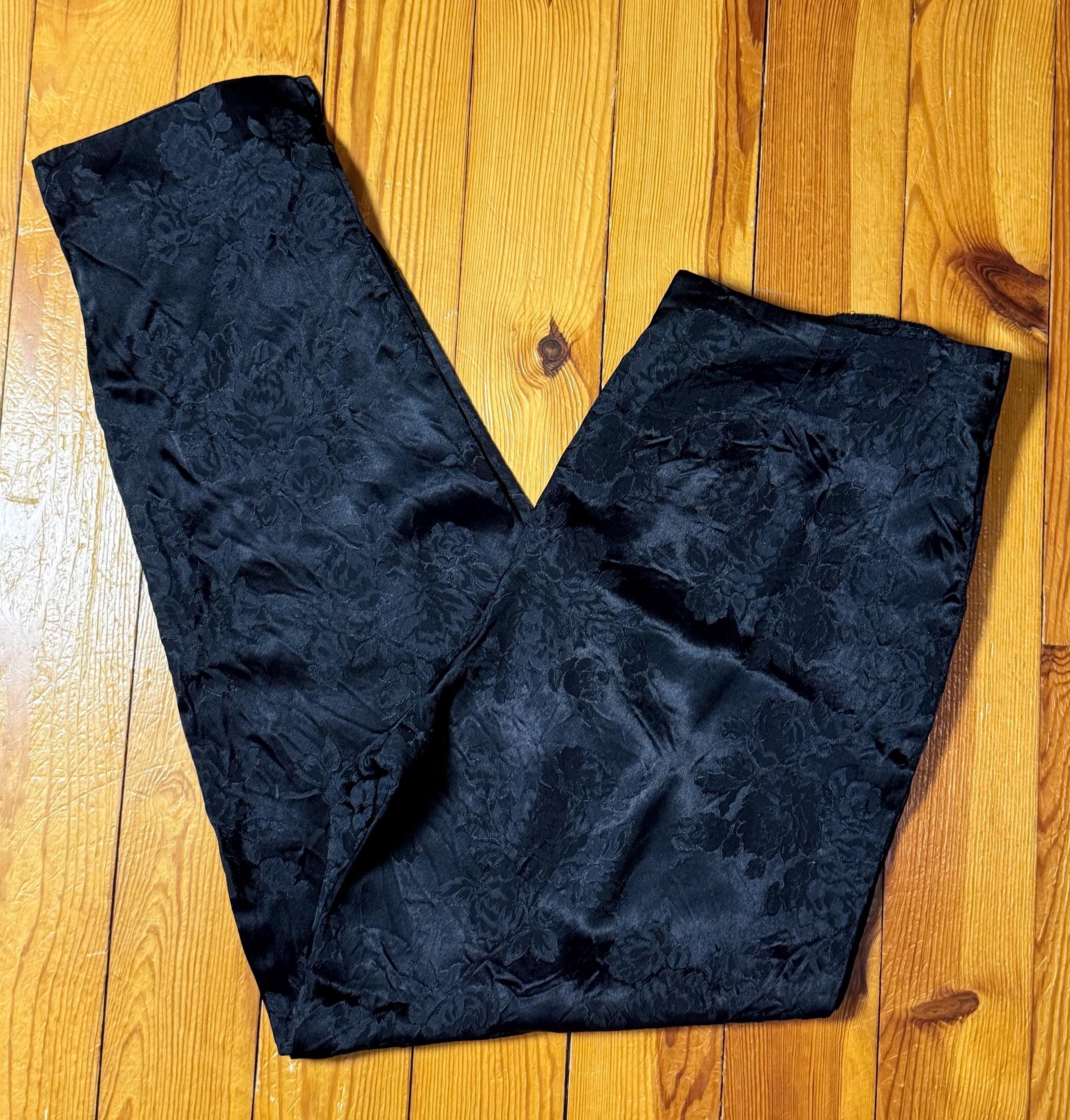 VTG 90’s Black Rose Capri Pants / size 8 / by Allison Taylor