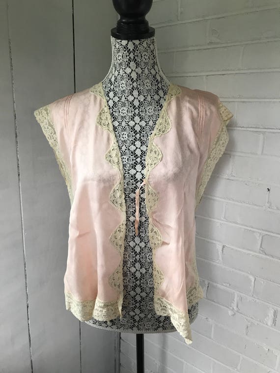 Vintage 40's Pink Satin and Lace Bedroom Jacket / 
