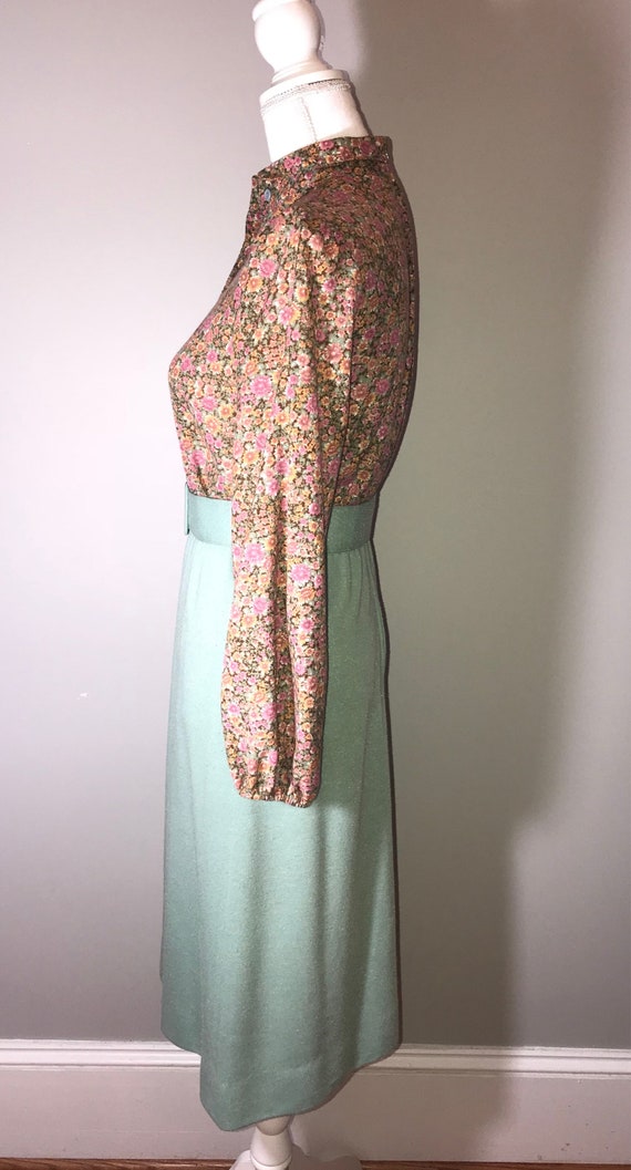 Vintage 70's Belted Floral and Teal Dress / size … - image 2