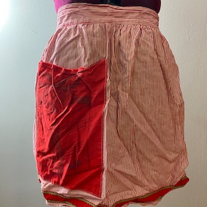 VTG 50’s Christmas Apron with Noel Present on Pocket