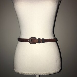 Vintage 90&#39;s Thin Leather Belt / size medium / by Liz Claiborne