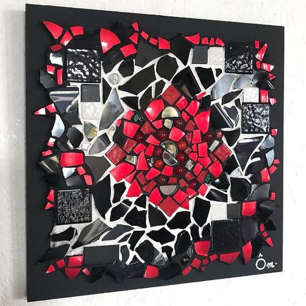 Tableau mosaïque “CHAKRA ROUGE” (20 x 20 cm) - 2020