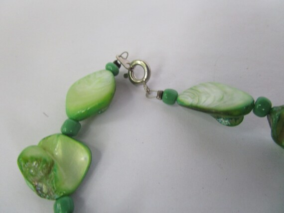 Vtg Dyed Green Mother of Pearl Bracelet - image 2