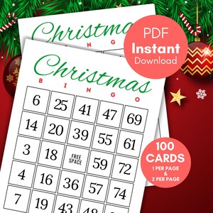 Może przedstawiać: Dwie białe karty do bingo bożonarodzeniowego z zielonym i czerwonym tekstem. Karty mają ponumerowane kwadraty i słowa "Christmas Bingo" na górze. Widoczne jest czerwone koło z napisem "PDF Instant Download". Inne czerwone koło mówi "100 Cards".