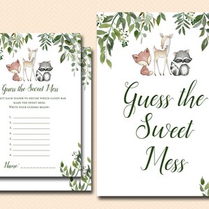 Può includere: Una carta di gioco per baby shower stampabile con un tema boschivo. La carta presenta un cervo, una volpe e un procione con fogliame verde. Il testo sulla carta dice "Indovina il dolce disastro".