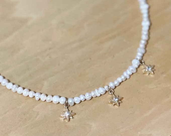 Pearl Necklace with 3 star charms, Acrylic and Freshwater Pearl Choker, zircon Stars Necklace, Star Necklace, Gift for her, Dainty jewelry