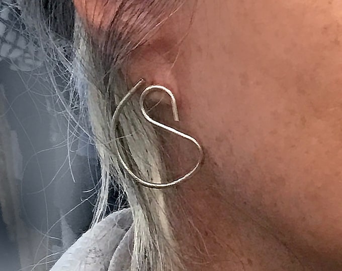 Minimalist Sterling Silver Threader Unique Hoop Earrings, Silver Curved Earrings, Small Gifts for Women Unique Modern Small Hoops