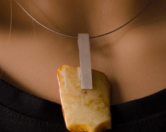 7,5g Yellow Genuine Amber Pendant
