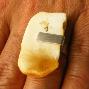 Amber Ring, yellow, white, matte sterling Silver rail,genuine amber,anillo ámbar,rav ring,anel,ambre,bärnsten,bernsteinring, 琥珀戒指, Handmade