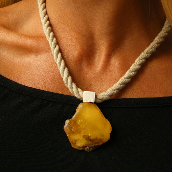 Amber Pendant, yellow honey, genuine Amberstone, matte sterling Silver 925, Bernsteinanhänger, chain,ambre,barnsteen, Unique, 琥珀戒指, Handmade