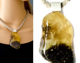 Pendentif en ambre miel, noir, jaune, ambre véritable, design moderne en argent sterling, avec chaîne, pour elle, , Neuf, UNIQUE fait main