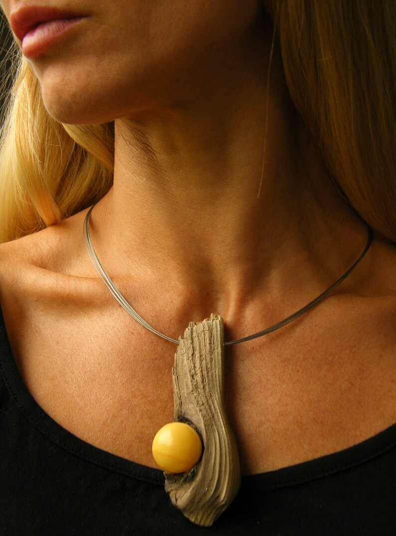 Collier dambre, ambre baltique authentique, boule jaune, bois flotté, avec chaîne, moderne, cadeau pour femme, NOUVEAU, UNIQUE Fait à la main image 3