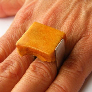 Amber Ring, Baltic Amber and Sterling Silver Ring, YELLOW, green, Bernstein, Amber Ring, Amber Jewelry, big Ring, Birthstone Ring