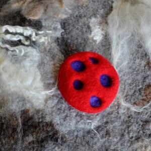 Spore 3D Brooch red and purple hand felted woolen brooch chunky statement pin badge puffy pebble geek whimsical pillarbox red indigo cute